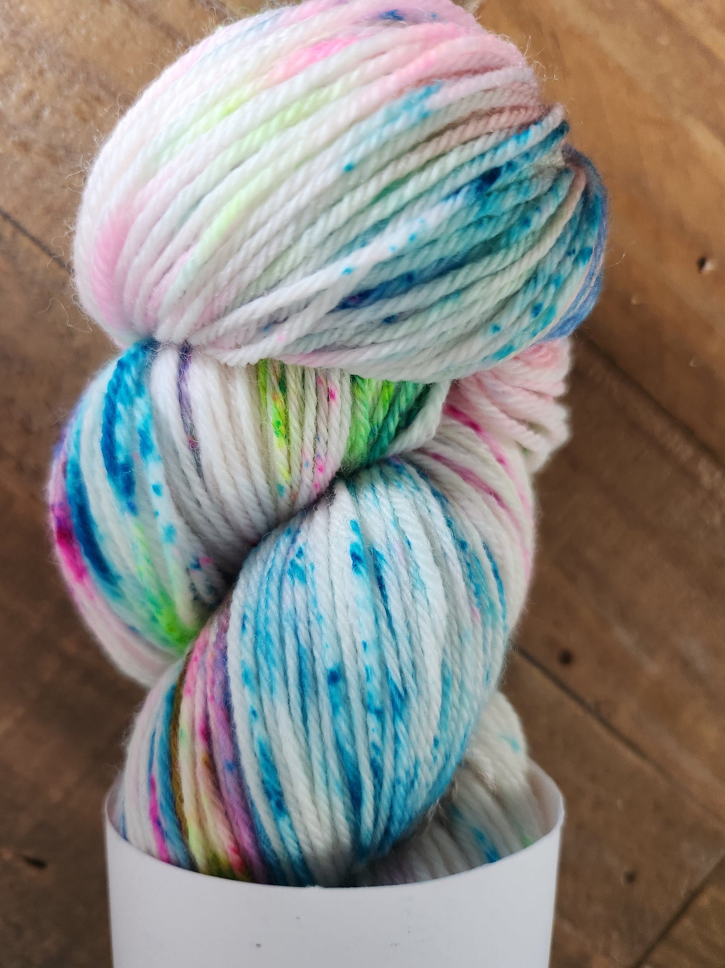 Hand Dyed 4 Ply Sock Yarn 100g 400m 'Grafitti' Superwash Merino Nylon Knitting Wool Crochet Sprinkles White Blue Pink Green